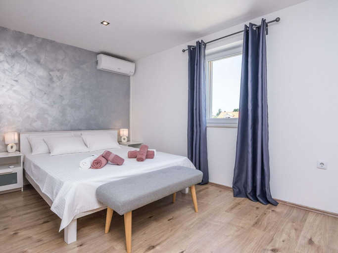 Bedroom 3, Villa in Policnik with Private Pool, Poličnik