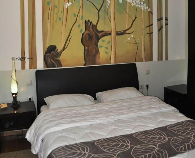 Bedroom 3, Nikolaos Pension, Peloponnese