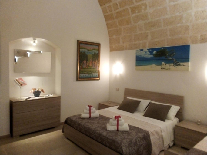 Others 5, Domus del Borgo Antico, Taranto