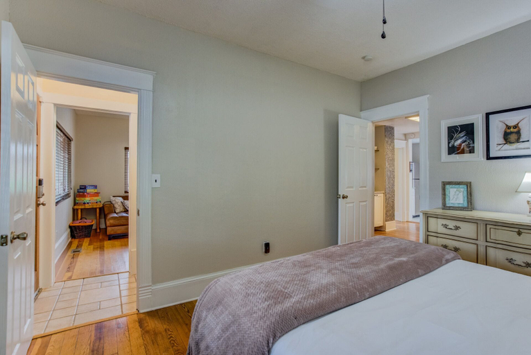 Bedroom 3, 3BR Hot-tub & Dog-friendly Old Colorado City!!, El Paso