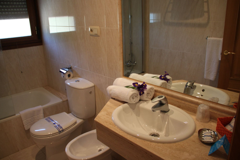 Bathroom 4, Villa Mencia, León