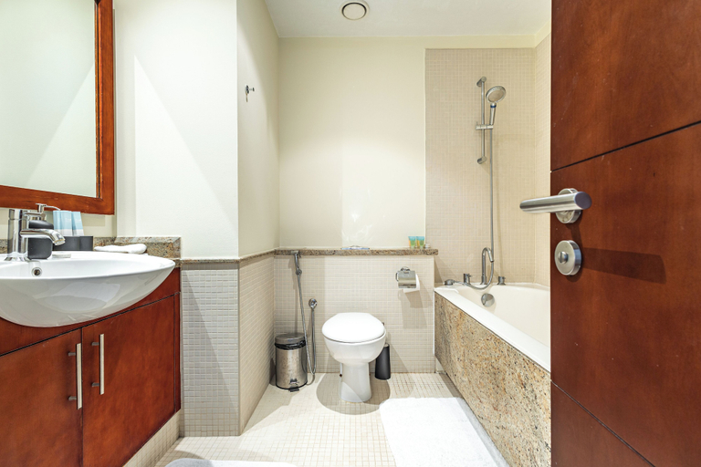 Bathroom 4, SuperHost - Chic Downtown Living 1BR in Dubai's South Ridge 5, Dubai