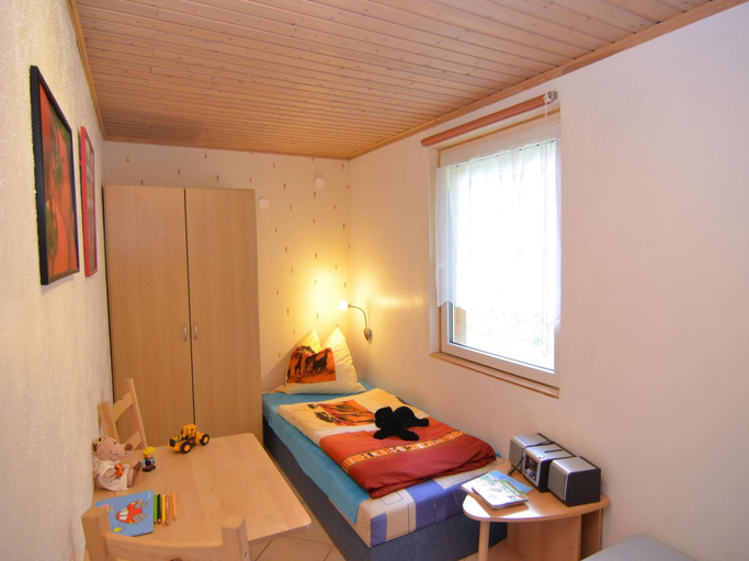 Bedroom 2, Holiday Home near Swimming Pool, Gotha