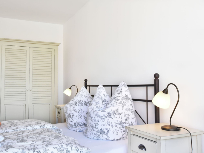 Bedroom 3, Quaint Apartment in Barth near Sea Beach, Vorpommern-Rügen