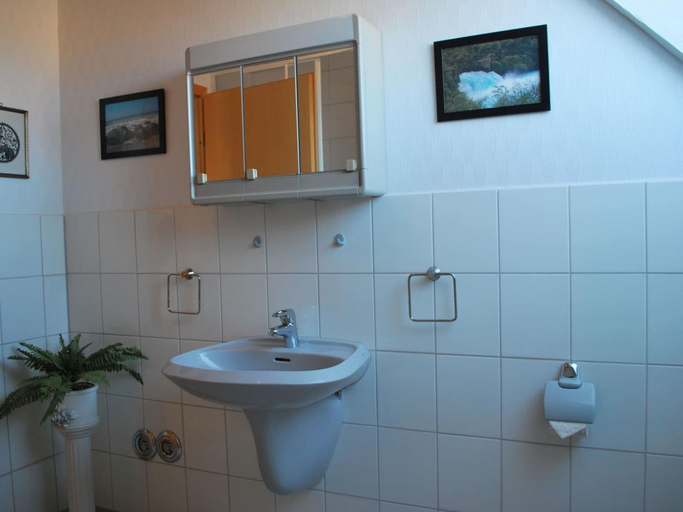 Bathroom 5, Tranquil Apartment in Ostseebad Kühlungsborn near Sea Beach, Rostock