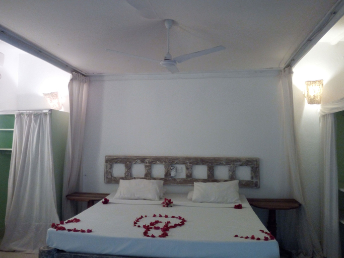 Bedroom 2, White Elephant Sea & Art Lodge, Malindi