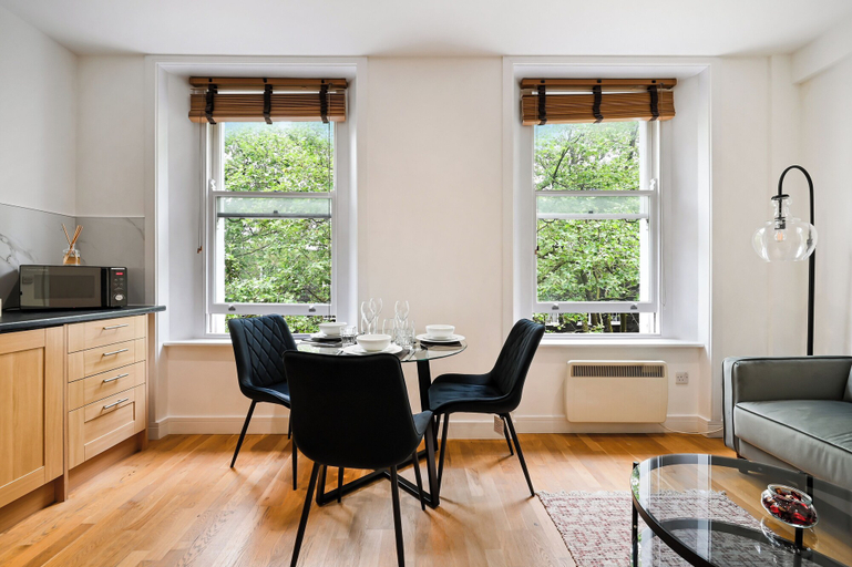 Others 5, Avari Apartments – Gray’s Collection, London