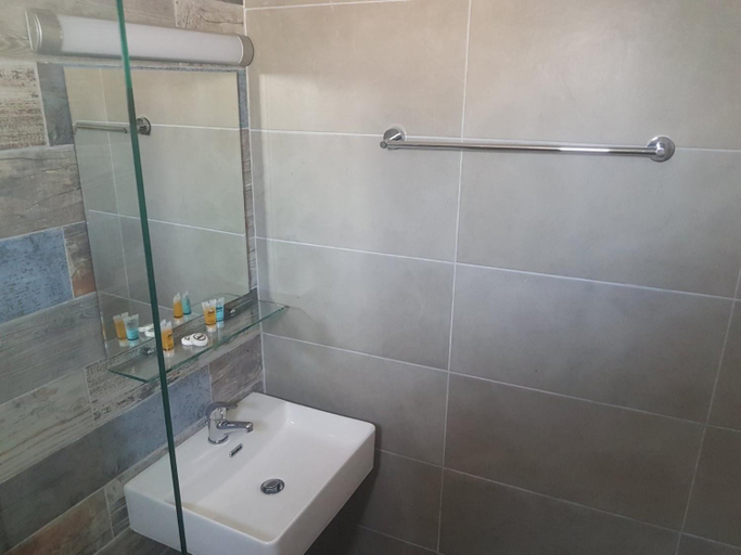 Bathroom 5, Vrahos, South Aegean