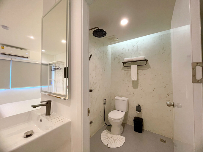 Bathroom 15