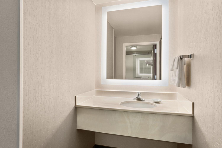 Bedroom 4, Springhill Suites Boston Andover, Essex