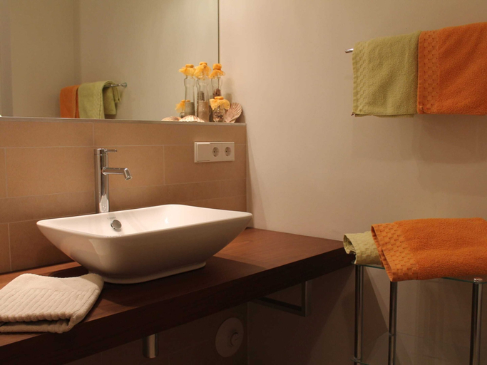 Bathroom, Charmante Ferienwohnung in Wismar am Hafen, Nordwestmecklenburg