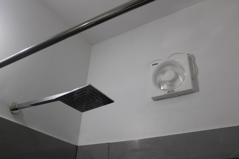Bathroom 16