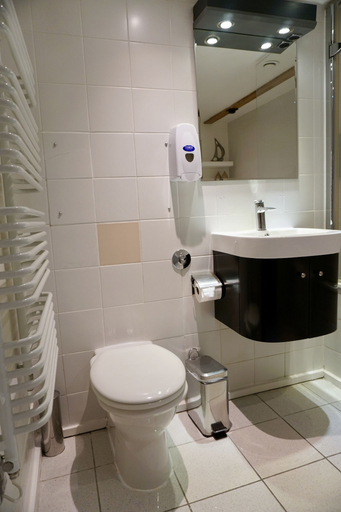 Bathroom 3, Fox Apartments, London
