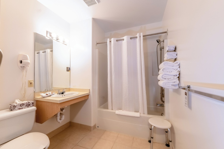 Bathroom 4, Pilgrim Inn, Division No. 7