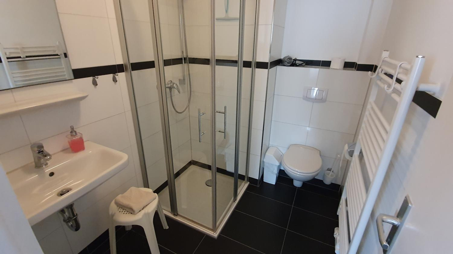 Bathroom 2, Hotel Stadt Magdeburg, Prignitz