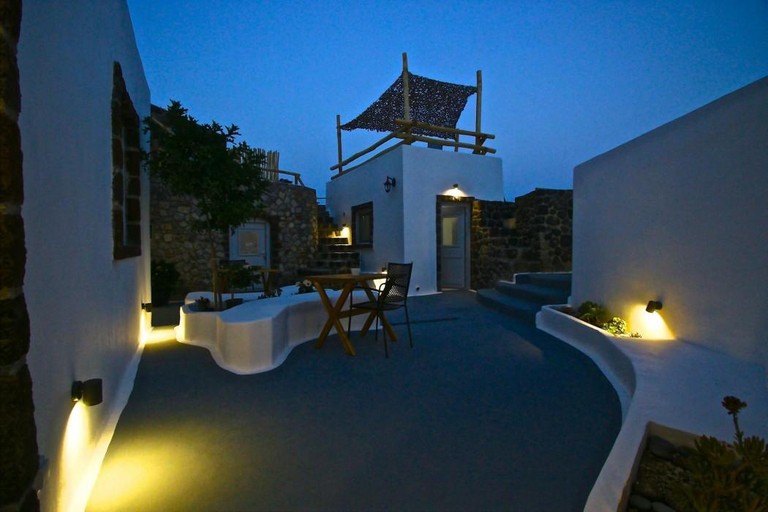Sport & Beauty 2, Fertimo Suites - Authentic Cave Homes with Private Hot Tub, South Aegean