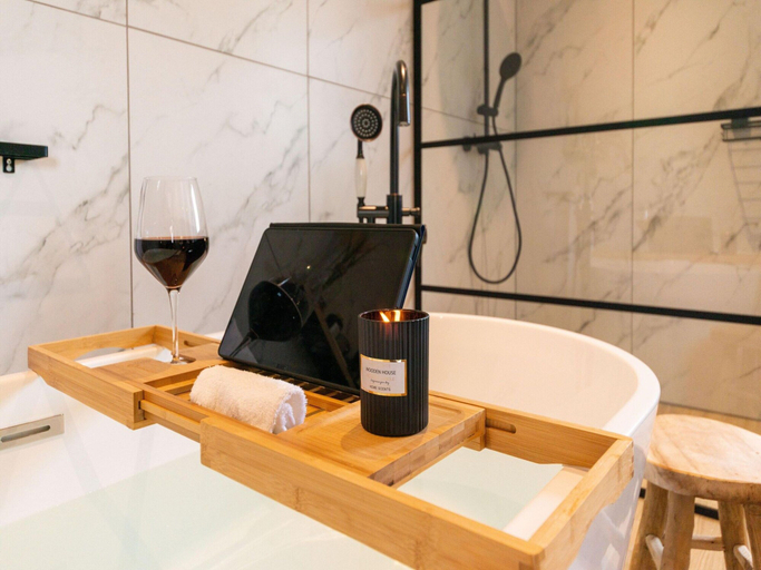 Bathroom 3, Holiday Home in Lierneux With Bubble Bath, Liège