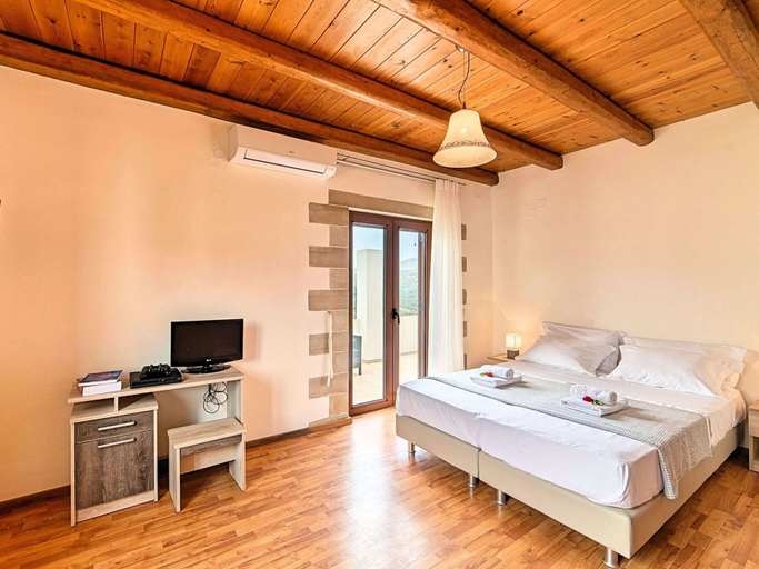 Bedroom 3, Beautiful Large Villa With Pool and sea View at Nice Georgioupolis, Crete