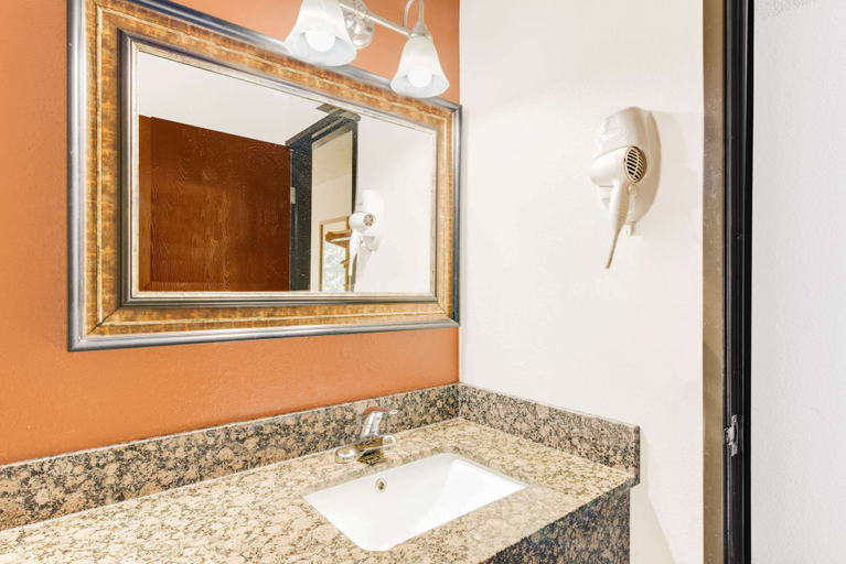 Bathroom 3, Super 8 by Wyndham Hagerstown I-70, Washington