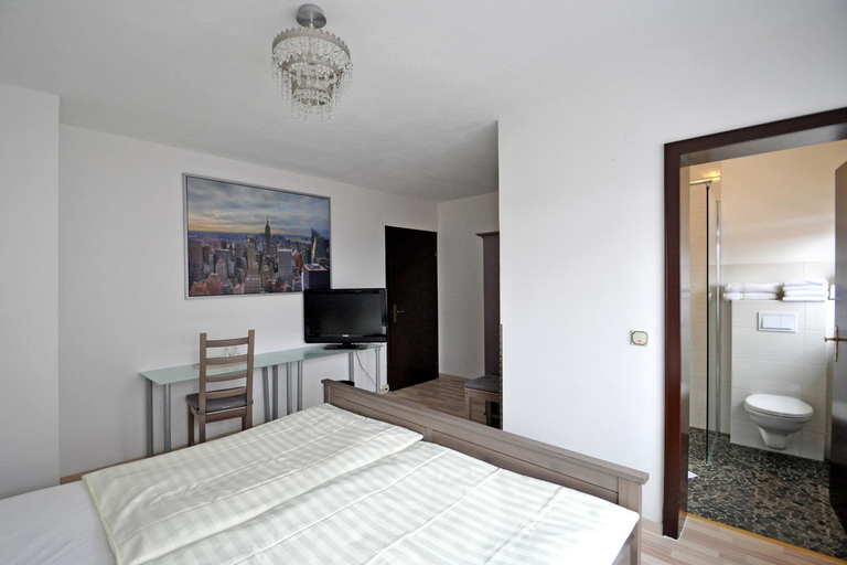 Bedroom 4, Hotel Reuter, Lahn-Dill-Kreis