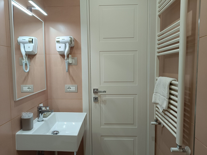 Bathroom 4, Schilizzi Hotel, Napoli