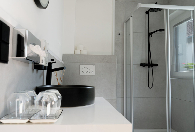 Bathroom 4, Kracher Hotel Doppelzimmer - inklusive Pool, Neusiedl am See