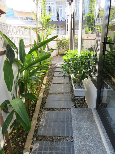 Others 4, Robin House, Huế