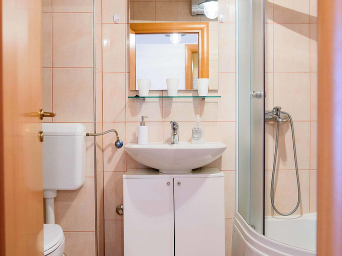 Bathroom 4, Peaceful Retreat in a Hill Landscape near Split, Dugopolje
