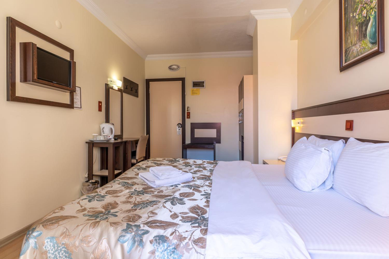 Bedroom 4, Hotel Karacam, Foça