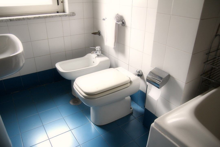 Bathroom 3, Hotel San Giuseppe, Napoli
