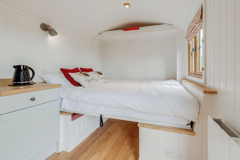 Bedroom, Woodpecker Hill - Apple Orchard in Alfriston, East Sussex