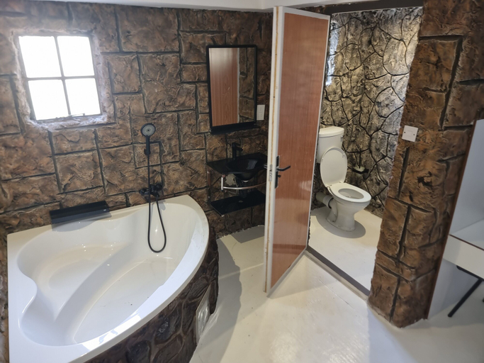 Bathroom 4, Rustiek Hotel, Chobe