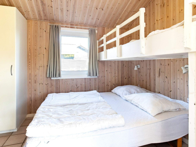 Bedroom 2, 14 Person Holiday Home in Vaeggerlose, Guldborgsund