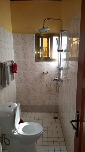 Bathroom 4, Résidence Clarahouse, Mefou et Afamba