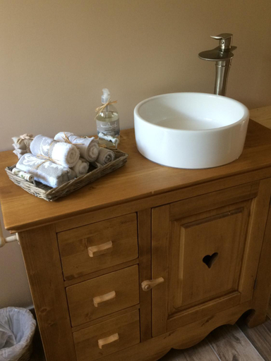 Bathroom 3, Chambres et table d'hotes d'Albertine, Cher