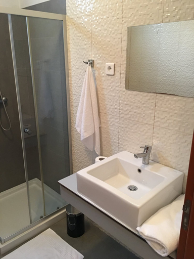 Bathroom 3, Hospedaria Mar Azul, Ingombota