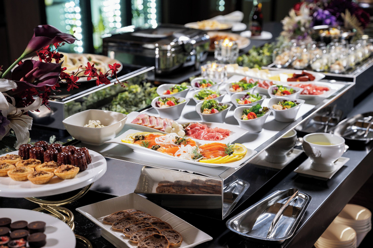 Food & Drinks 15