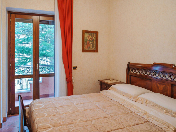 Bedroom 3, Villa in Tagliacozzo With Pool and Nature, L'Aquila
