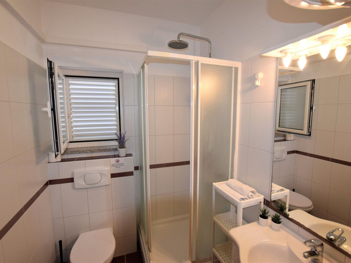 Bathroom 3, Apartment in Mandre Near the Sea, Pag