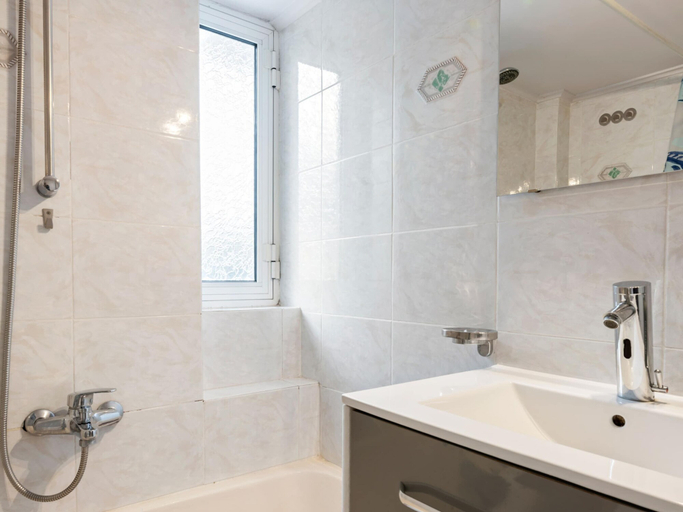 Bathroom 3, Apartment in Piraeus Near Athens Riviera, Attica