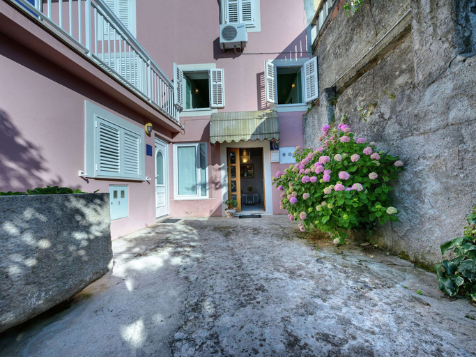 Exterior & Views 2, Lovely Mediterranean Home near Beach with Private Open & Covered Terrace, Konavle
