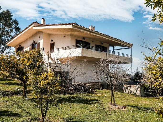 Exterior & Views 2, Holiday Villa With sea View in Paralia Avlidas, Central Greece