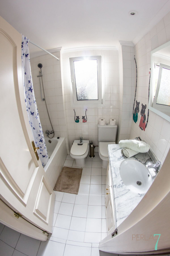 Bathroom 4, Perla Seven Apartments, Baleares