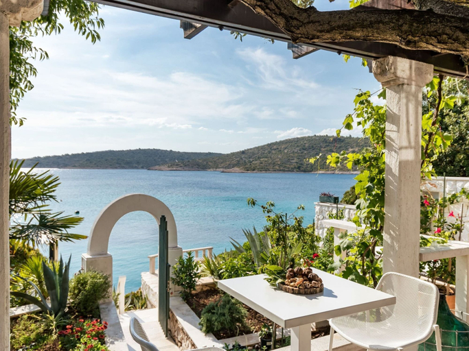 Others 5, Beach Front Vacation Home, Private Beach, Boat Rental, Rogoznica