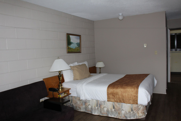 Bedroom 2, Armstrong Inn, North Okanagan