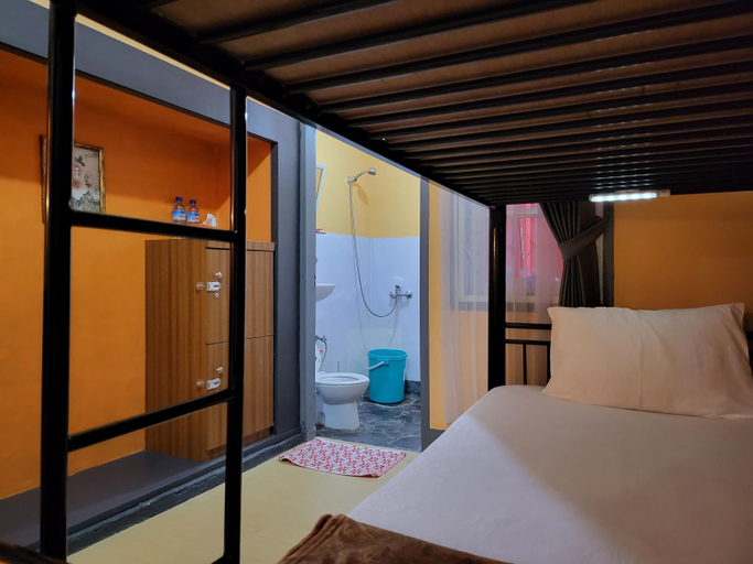 Bathroom 2, Dewi Sri Guesthouse, Lombok