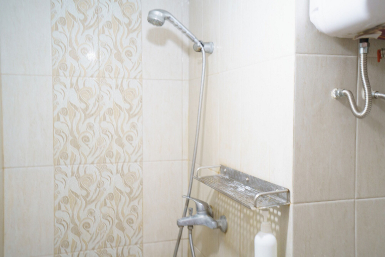 Bathroom, OYO 93921 Gateway Pasteur Apartment By Lisna, Bandung