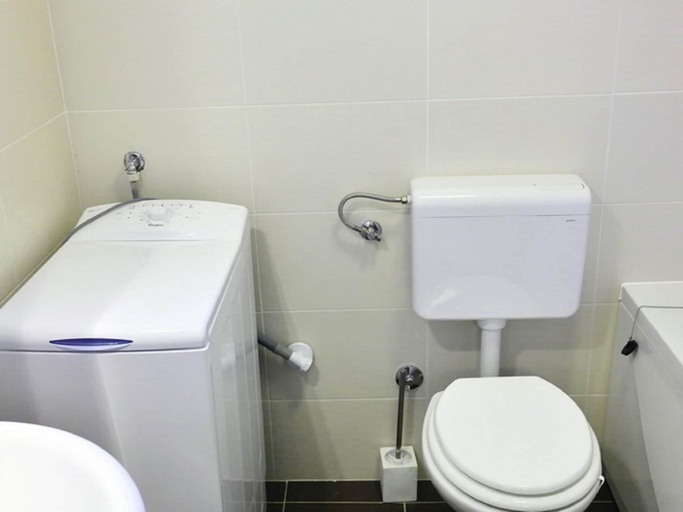 Bathroom, Spacious House Apartment With Terrace, Near the Beach, Dobrinj