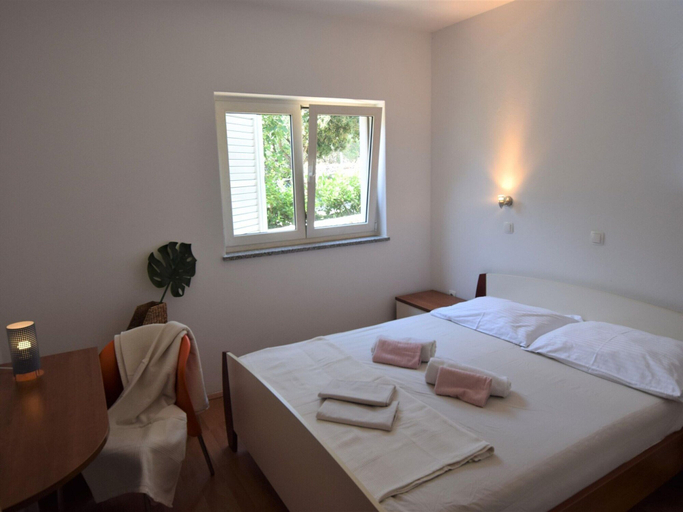 Bedroom 2, Apartment in Mandre Near the Sea, Pag