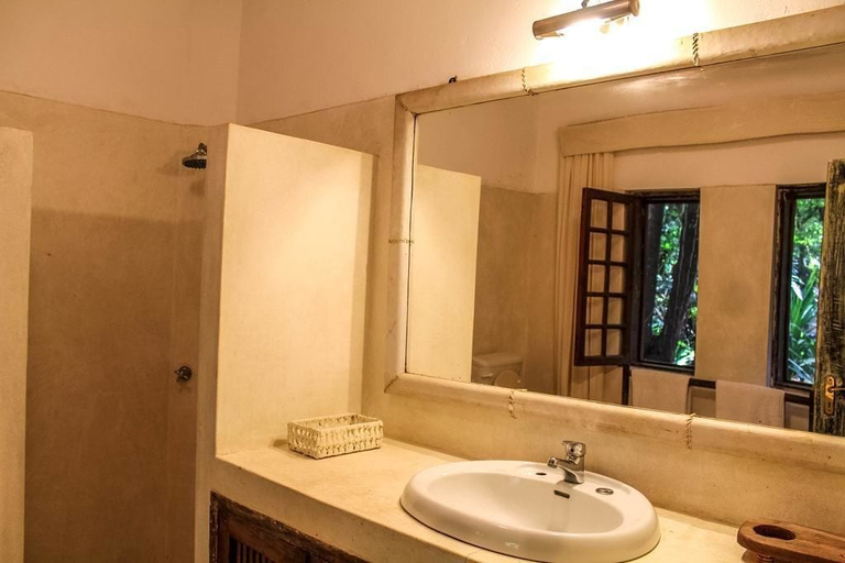 Bathroom 3, White Elephant Sea & Art Lodge, Malindi